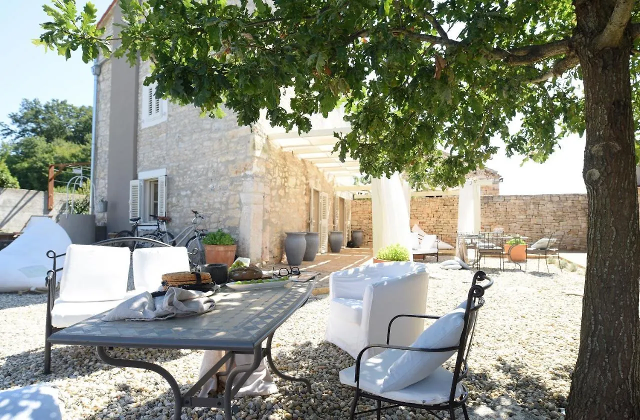 Heritage Home Casare With Pool And Lounge Area Rezanci
