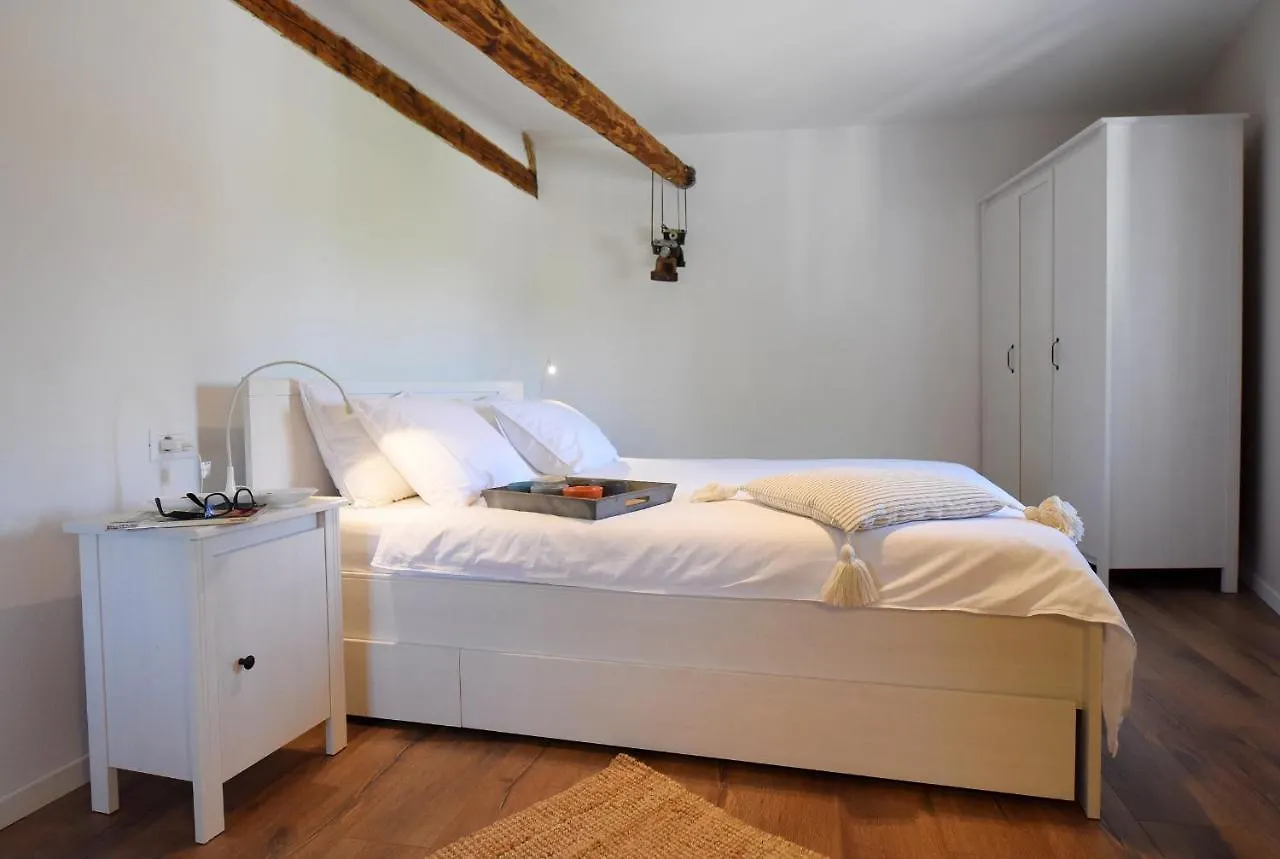 Heritage Home Casare With Pool And Lounge Area Rezanci