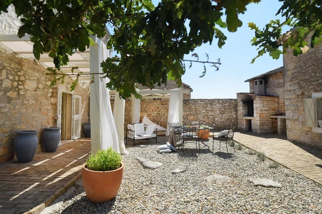 Heritage Home Casare With Pool And Lounge Area Rezanci 0*,