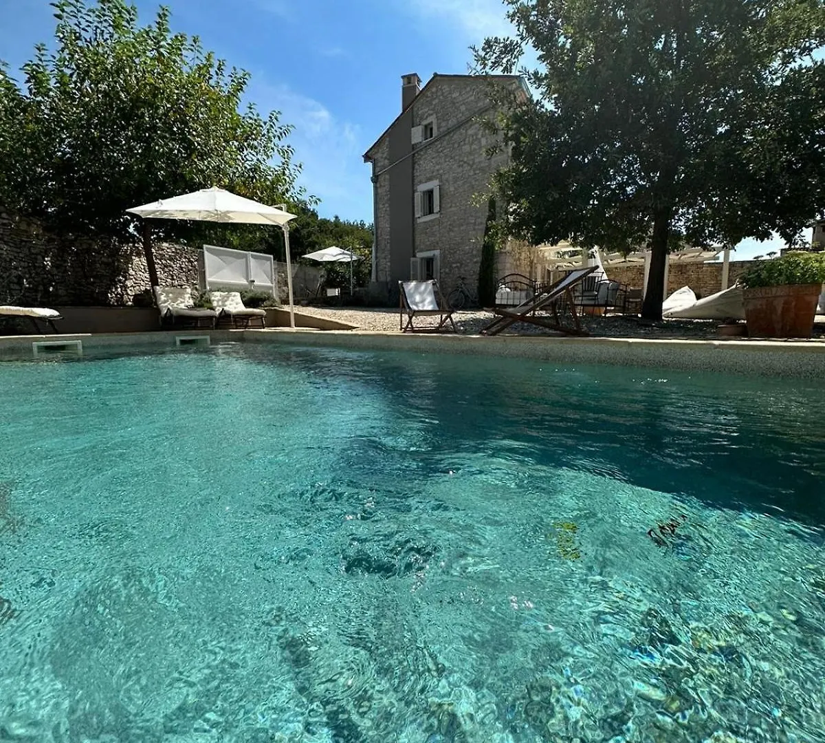 Heritage Home Casare With Pool And Lounge Area Rezanci